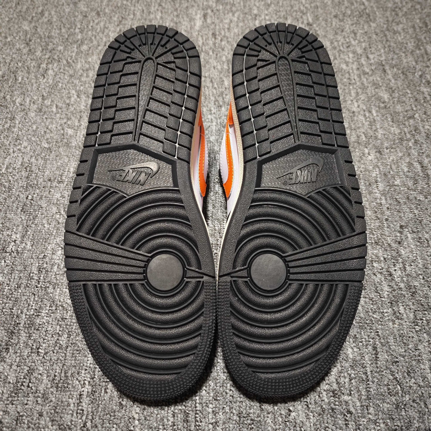 Air-Jordan-1-Low-Bred-Toe