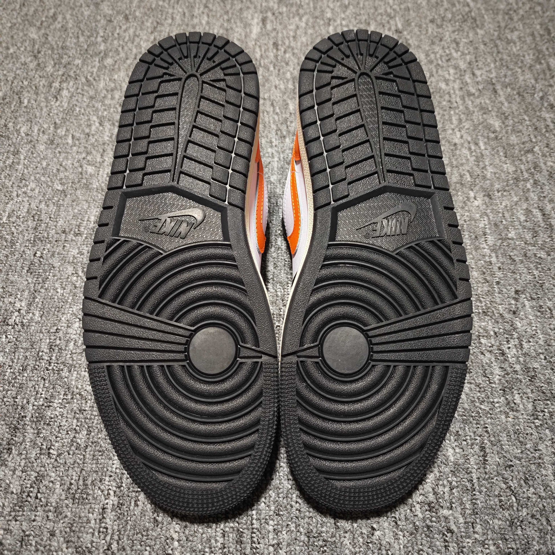 Air-Jordan-1-Low-Bred-Toe