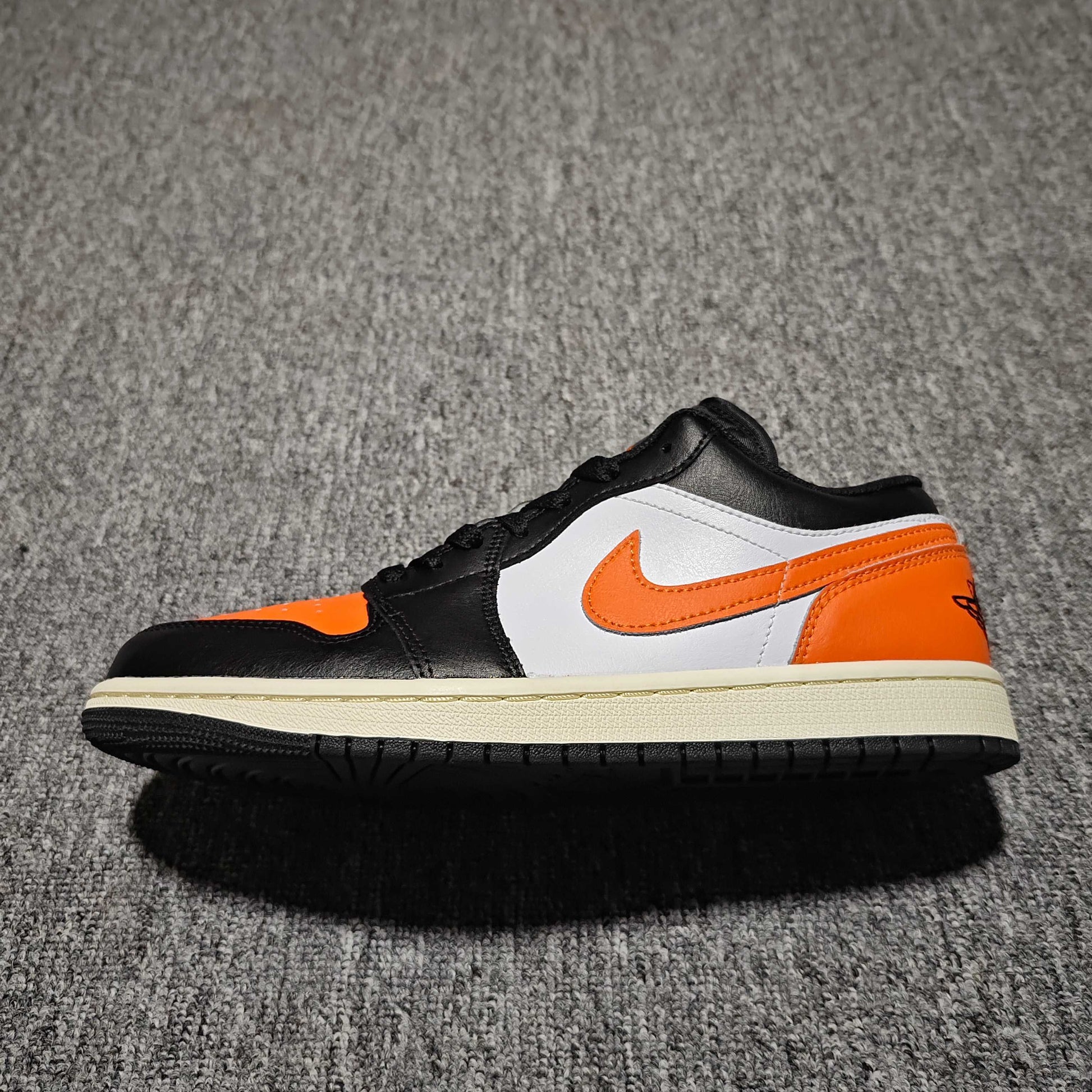 Air-Jordan-1-Low-Bred-Toe
